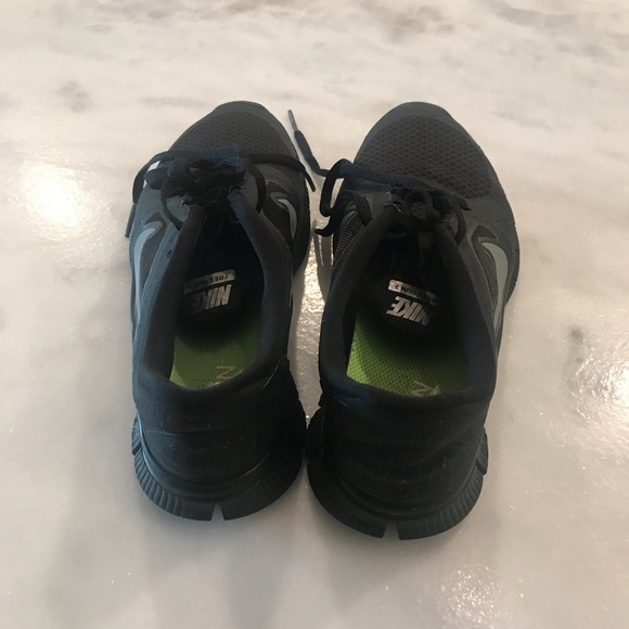 Nike shoes - Picture 2 of 2